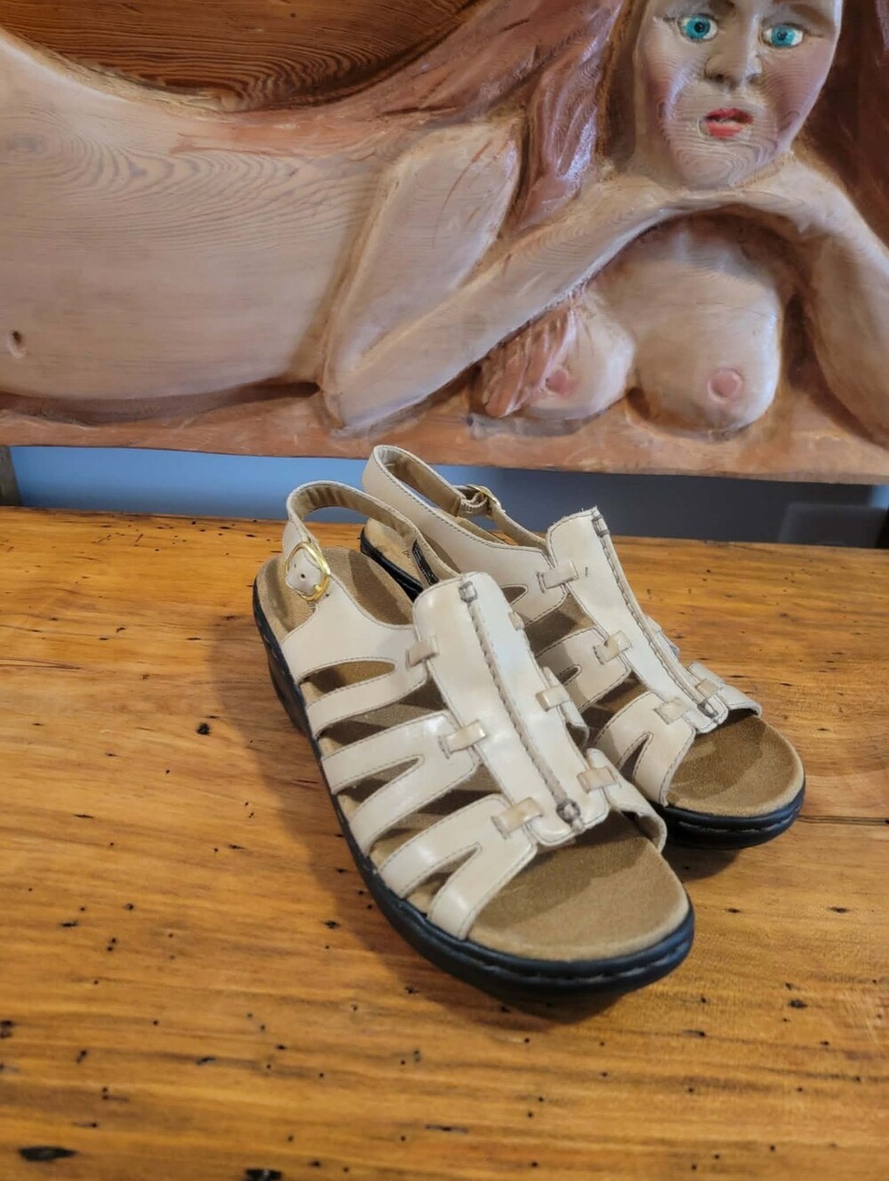Clarks Bendables Size 8 Wide Beige Leather Strappy Comfort 2" Wedge Sandals